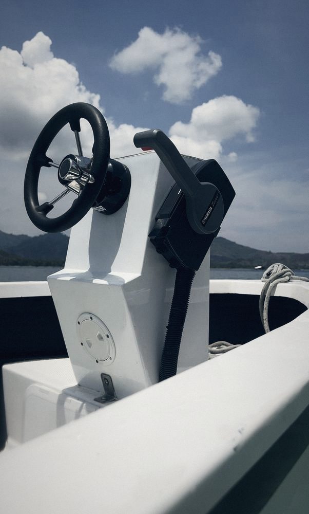 Forward console helm and Yamaha throttle